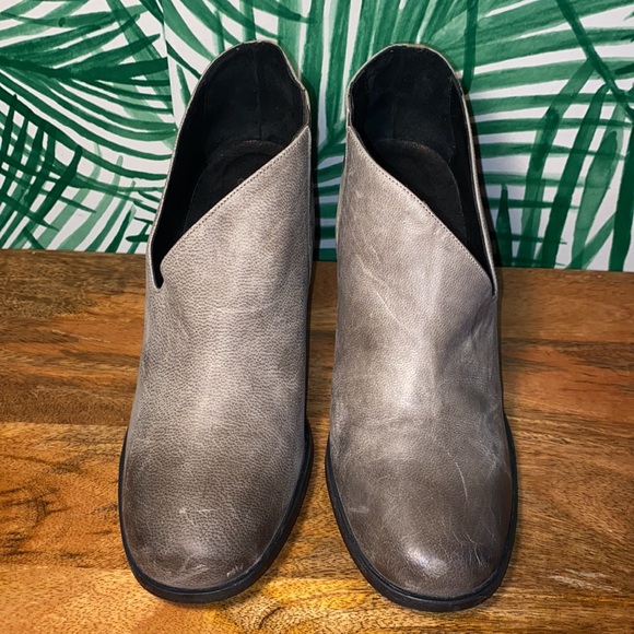 Free People Terrah Gray Leather Chunky Heel Ankle Boots Women’s 37/7 - Picture 2 of 11